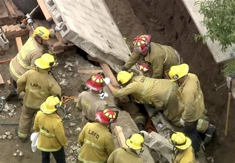 pacoima ca news|1 man killed, 2 others rescued in Pacoima worksite accident .